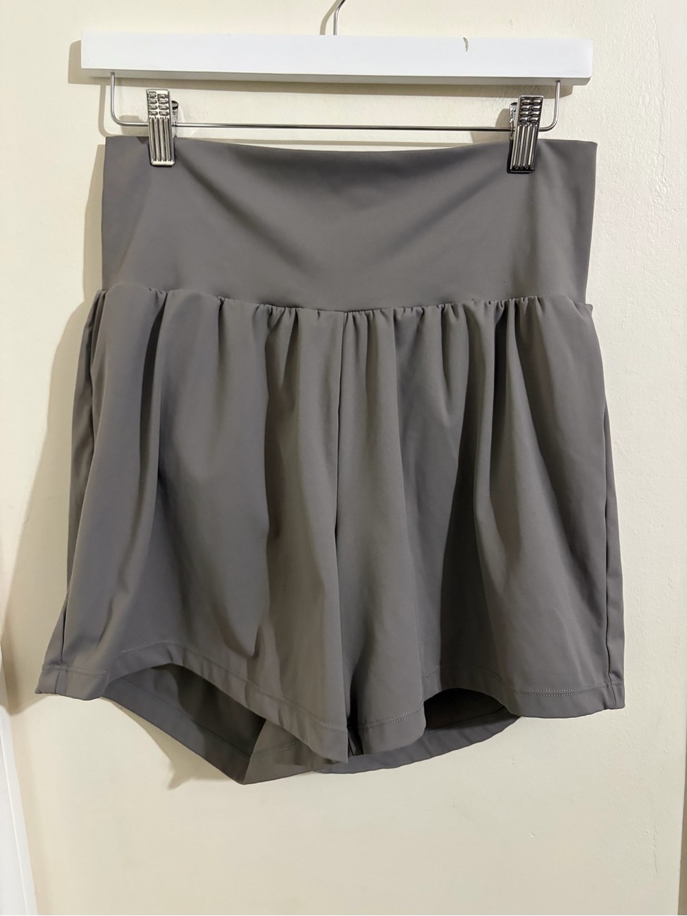 HALARA Gray High-Waist Flow Skort Shorts